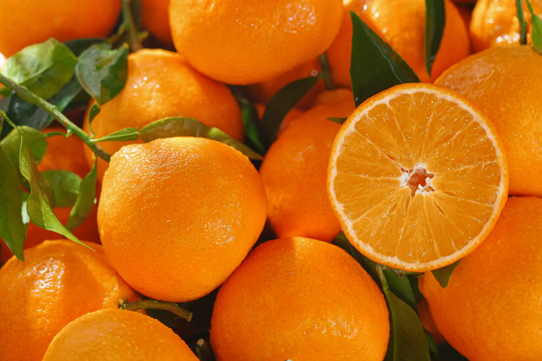 Ehime jelly oranges with a cut fruit showing the flesh